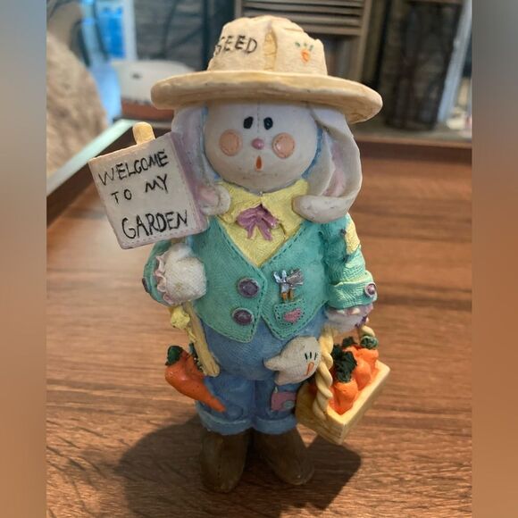 Beautifully Detailed Easter Garden Bunny Rabbit Whimsical 5” Resin Figurine - Picture 1 of 4